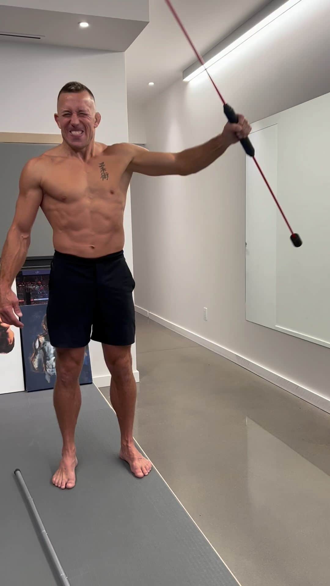 ジョルジュ・サンピエールのインスタグラム：「The power of most of our movements starts at the base and flows to the tips of our limbs. This is why it is important to train our feet and our stability. 🦶」