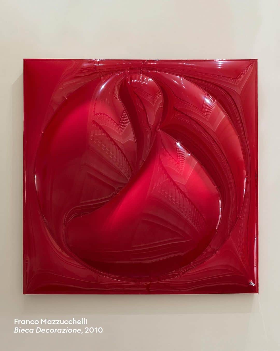 グッチのインスタグラム：「Fashion through art.  The recently opened New Bond Street boutique in London reflects the space's origins as a gallery with a special curation of artworks.  Artworks 1-2 Franco Mazzucchelli, Bieca Decorazione, 2010 Courtesy of the Artist and ChertLüdde, Berlin 3 Jonny Niesche, Scarlet Vision, 2023 Courtesy of the Artist and The Hole, New York 4 Valerio Eliogabalo Torrisi, Untitled (We pretended intimacy and it was the only way to love each other), 2023 Courtesy of the Artist, Milan 5 Tim Etchells, News Ticker,  2015 Courtesy of the Artist and VITRINE, London/Basel 6-7 Yves Scherer, Goodnight Moon, 2023 Courtesy of the Artist and Golsa, Oslo 8 Massimo Uberti, Spazio Amato, 2023 Courtesy of the Artist, Milan」