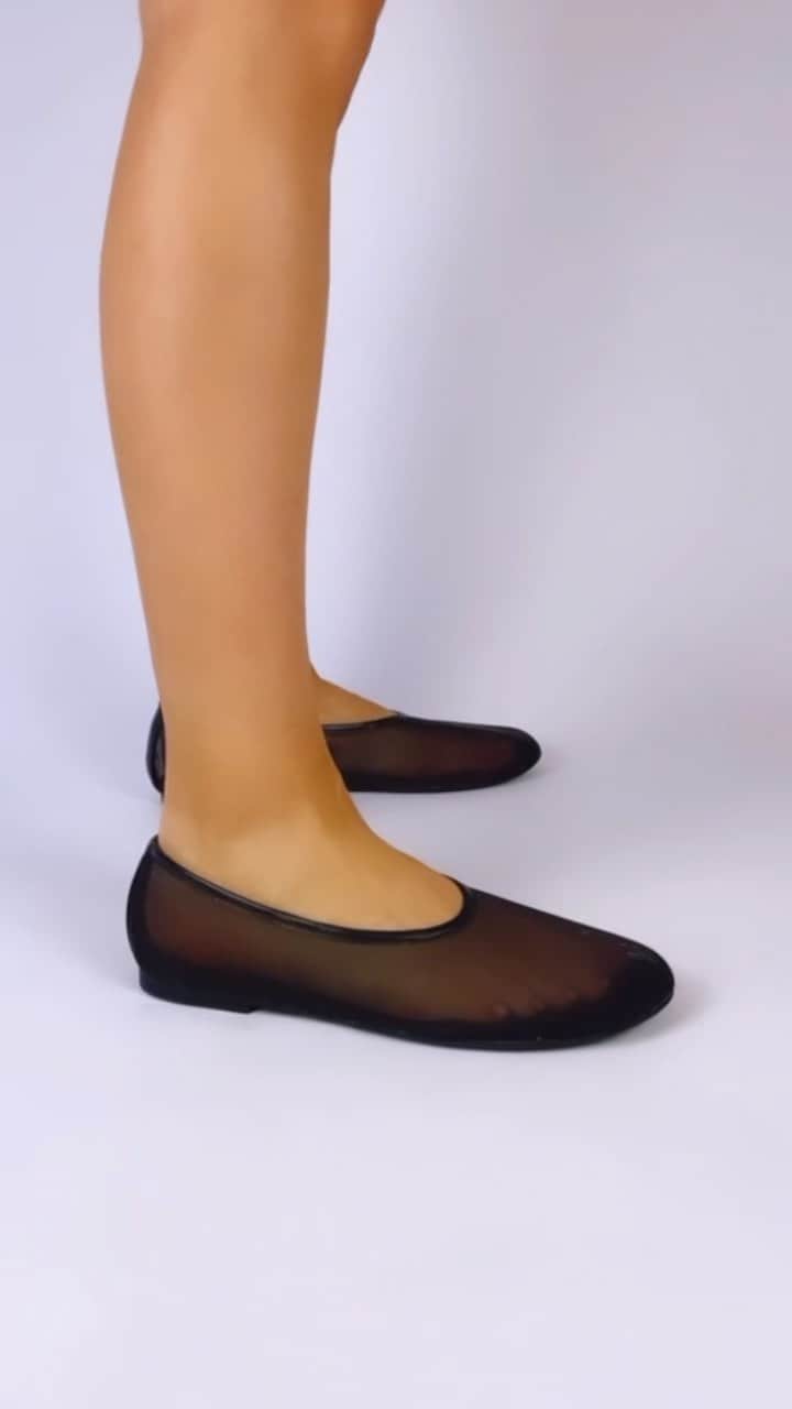 のインスタグラム：「Very limited pairs of our new mesh ballet flats just arrived 🥿 DENA is in store now 😍 get them before they go!」
