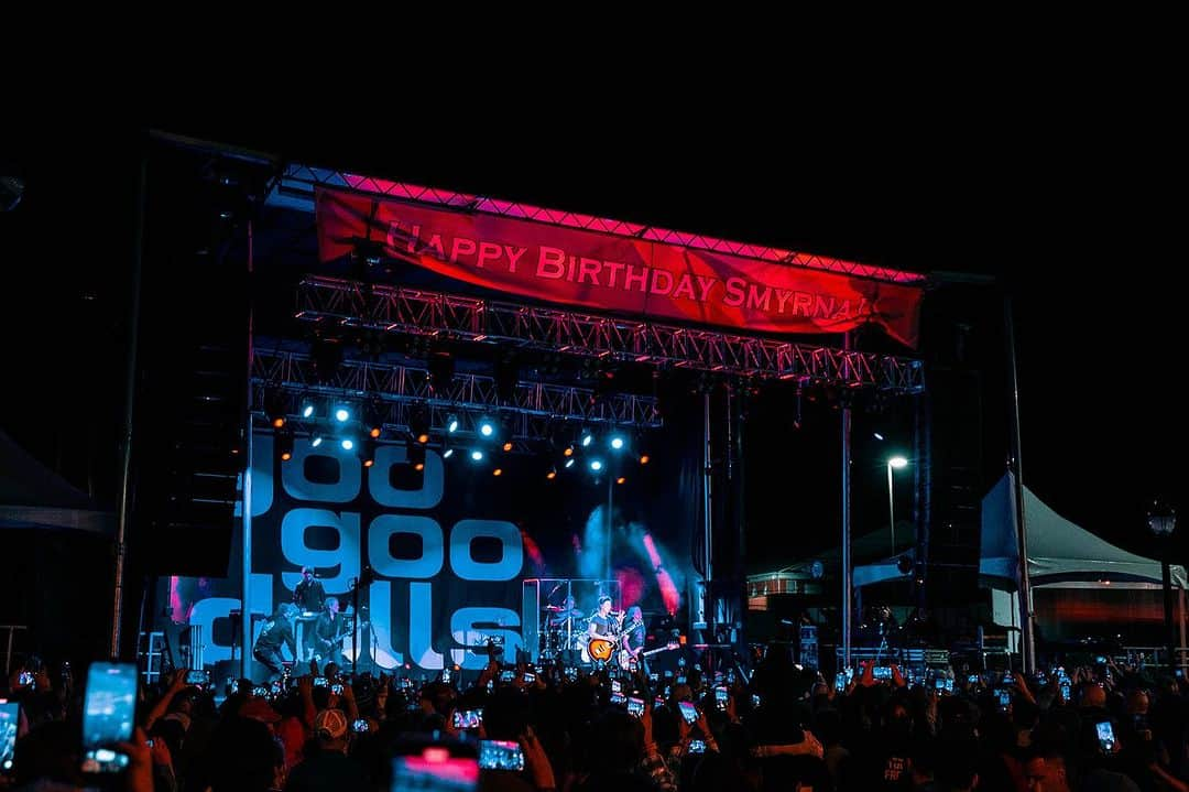 グー・グー・ドールズのインスタグラム：「Our first time performing in Smyrna, GA !! Thank you for having us at your 151st Anniversary Party.  📷: @alliesaurousREX @inoah_thatguy @elizabethpagephoto」