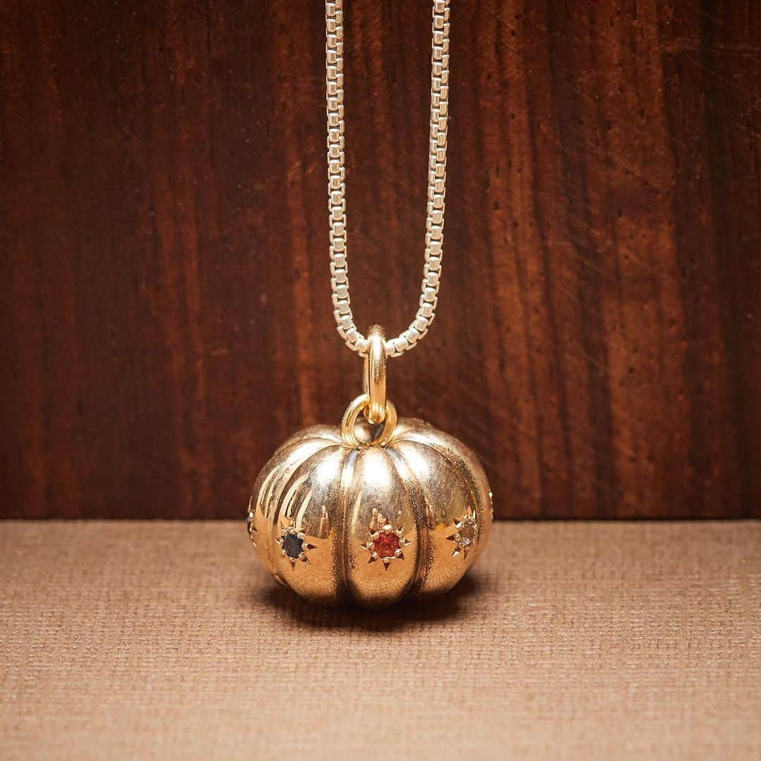 キャサリン ミッシェルのインスタグラム：「La Citrouille has arrived. A symbol of abundance and prosperity. Pre order it from your favorite CM retailer. Shown here is bronze with rainbow sapphire and diamond. Also available in silver and gold #jewelryasmedecine #pumpkin #citrouille #goldpendant #goldamulet #abundance #prosperity #youknowyouwantit #preorder」