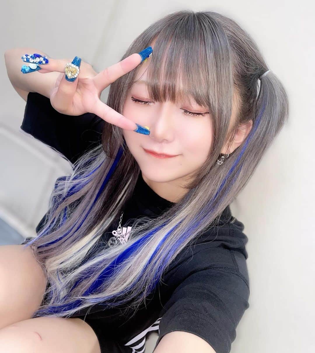ゆゆぴょんさんのインスタグラム写真 - (ゆゆぴょんInstagram)「ぴすぴす✌️ . .  #コンカフェ #コンカフェ嬢 #cosplay #cosplaygirl #japanesegirl #japanesecosplay #自撮り #自撮り界隈 #コスプレイヤー #セルカ #インナーカラー ー#メイド #歌舞伎町 #셀카 #셀카놀이 #얼스타그램 #코디 #코디스타그램 #地雷系女子 #地雷女  #いいね返し #いいねした人全員フォローする  #隠せないヲタク #隠せないをたく #ジラジョ #青メッシュ  #ハイトーン女子」10月10日 6時53分 - yyypyon