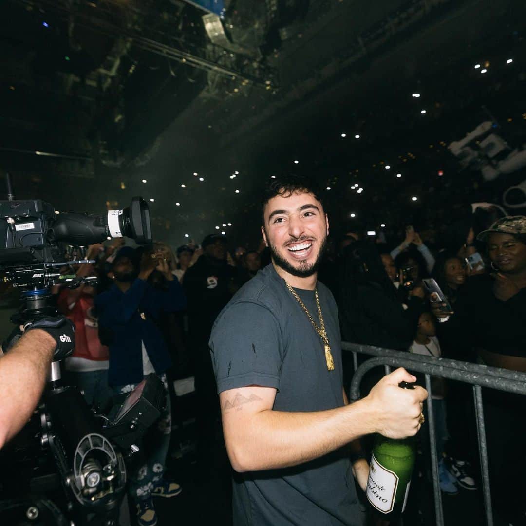 ドレイクさんのインスタグラム写真 - (ドレイクInstagram)「I feel valued.」10月10日 6時48分 - champagnepapi