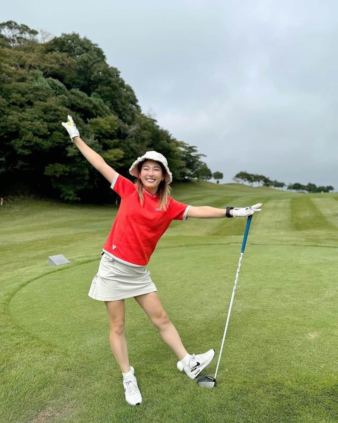 mimiさんのインスタグラム写真 - (mimiInstagram)「今日は連休空けのゴルフ⛳️来てるよぉ♪ ハーフベスト出るか⁉️ の所でいつも通りの前半☺️ メンタルに優しいコースだから、習った事を思いっきり振って行く日にしまっす😤  乗ったシリーズと、おはバーディチャンス投下📷 全員parホール🕳️あってめで鯛🐟❤️  ちなみにABCいすみの朝のレストランはドリンクバー¥330だぞい♪  今日の結果はストーリーで出すね❤️  #abcいすみゴルフコース  #abcいすみ #バーディ  #ゴルフ女子#ゴルフ男子#ゴルフ初心者#ゴルフバカ #ゴルフ動画  #ゴルフスイング #スイング動画  #ゴルフ好きな人と繋がりたい #ゴルフ好きと繋がりたい#ゴルフコーデ#インスタゴルフ部#インスタゴルフ女子 #ゴルフ大好き#ゴルフ練習#ゴルフ上手くなりたい#golf#golflife#golfer#golfgirl#ゴルファー#ゴルフ動画」10月10日 12時16分 - mimigolf0817