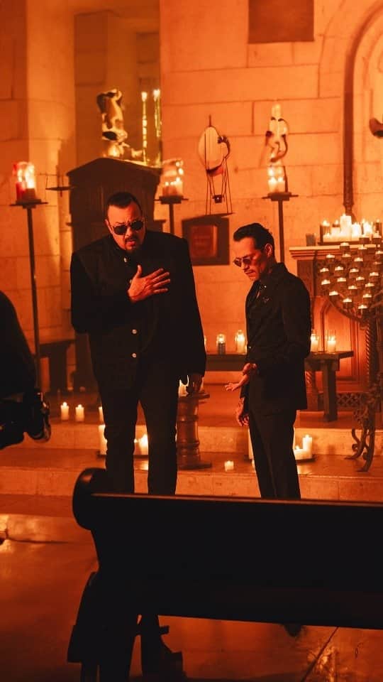 のインスタグラム：「Octubre de 'Ojalá Te Duela' mi gente 🥃🇲🇽」
