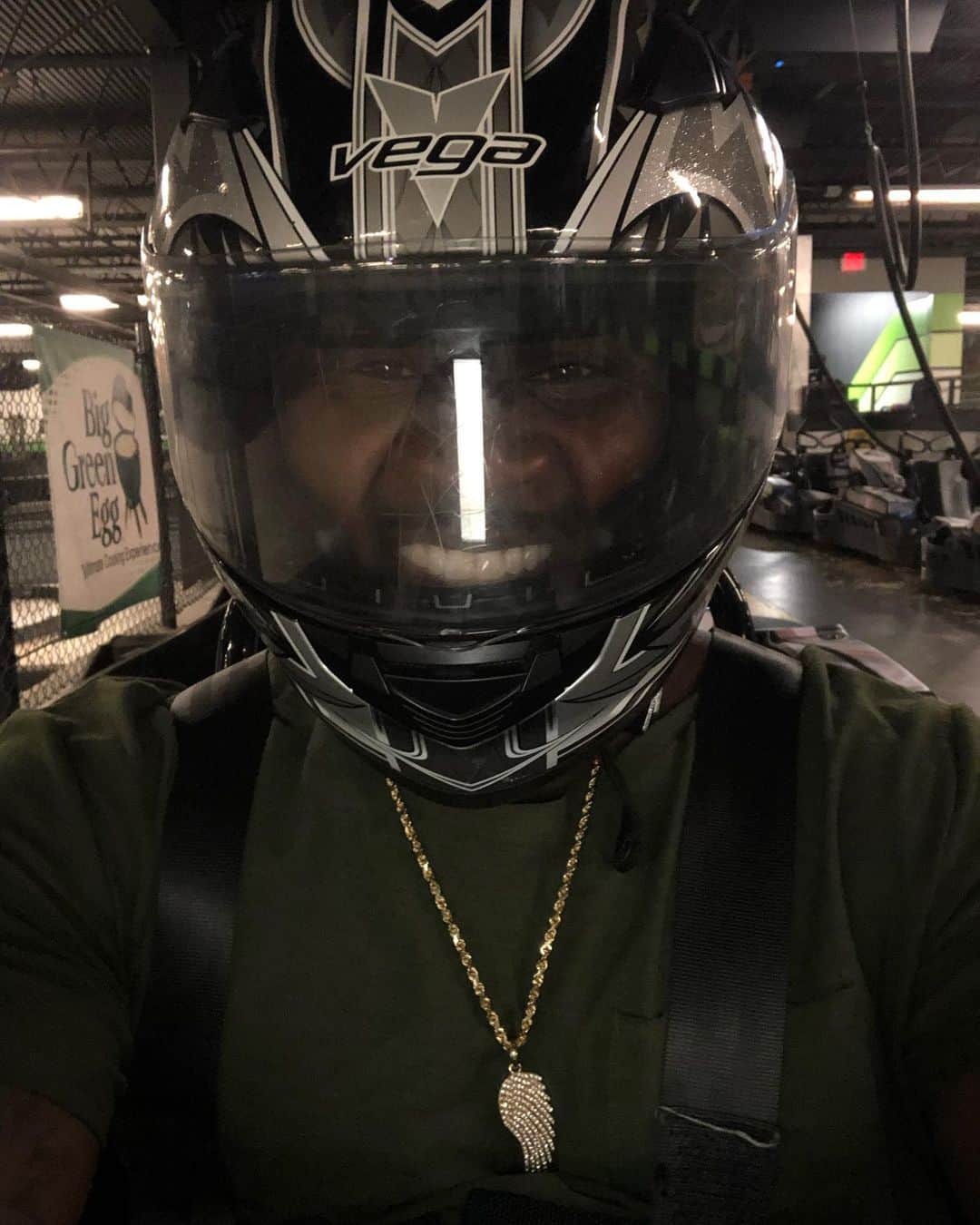 ブランドン・フィリップスのインスタグラム：「Gran Turismo Smoke Edition💨 #WhoWantAllTheSmoke  #BigKid 😁 #TheLifeOfEmil  ~b£p🏎️」