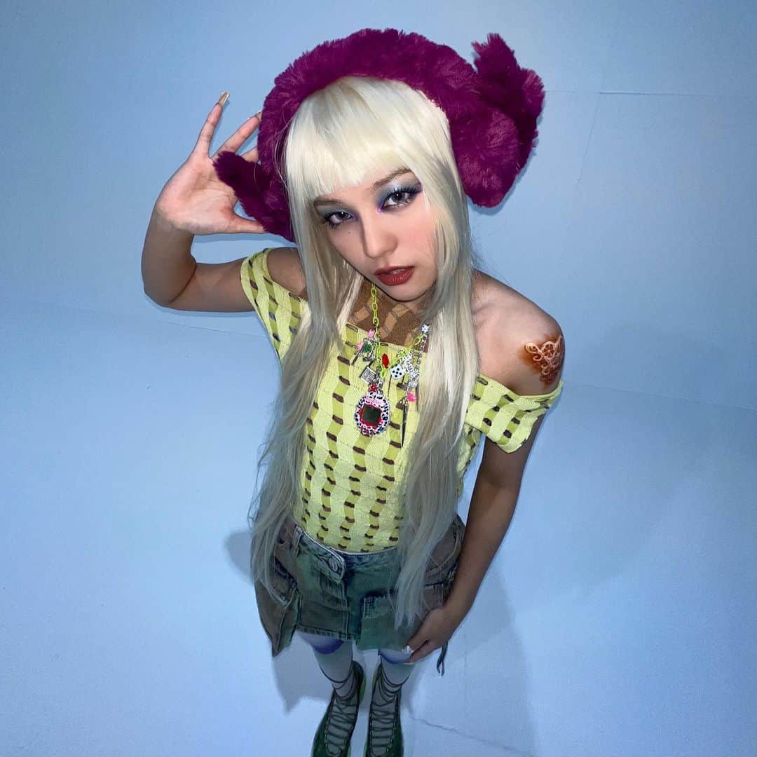 のインスタグラム：「😈💚❤️‍🔥💛😈 #JURIA #PUPPETSHOW」