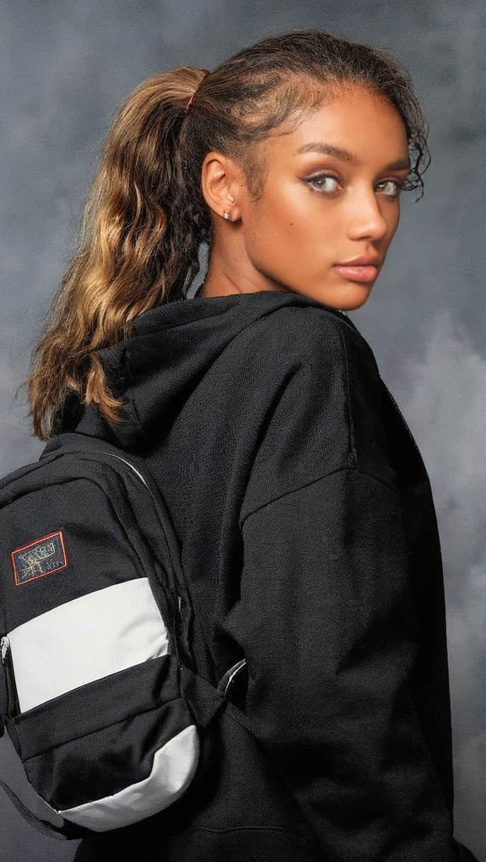 Jena Frumesのインスタグラム：「The first pic is the most accurate, because I literally wore my hair in a slick back ponytail every day of my life back, then I never smiled, because I had buck teeth and a gap 🤣 + I deff didn’t have lip filler or blonde hair in high school but these are cute🥰💀   Have you guys tried this yet? Was it accurate?  I used the EPIK app」