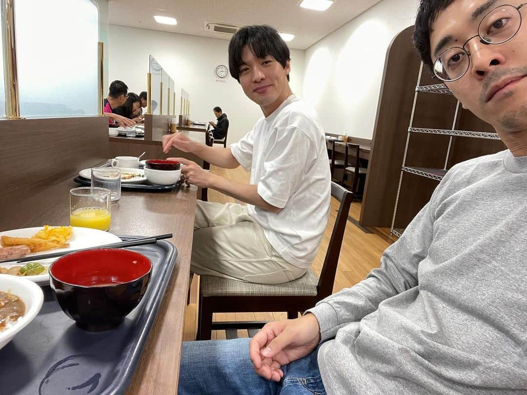 都留拓也さんのインスタグラム写真 - (都留拓也Instagram)「山口県ふれあいフェスタ  ①なんかずっと見れる写真 ②あばさん！ ③超新塾さんとクールポコさん ④朝食バイキングには意地でも行く ⑤サンキューさん竹やぶ事件 ⑥クールポコさんのハチマキづくり ⑦はまやねんさんのカレーパン ⑧きらら浜はいい写真とれる ⑨都築さん「これがSNSにあがると思ったらゾッとする写真」 ⑩山口県は全部おいしかった  #超新塾 #あばれる君 #クールポコ #波田陽区 #四千頭身 #ラパルフェ #yab #yabふれあいフェスタ」10月10日 7時44分 - tsu_ru_rururu666