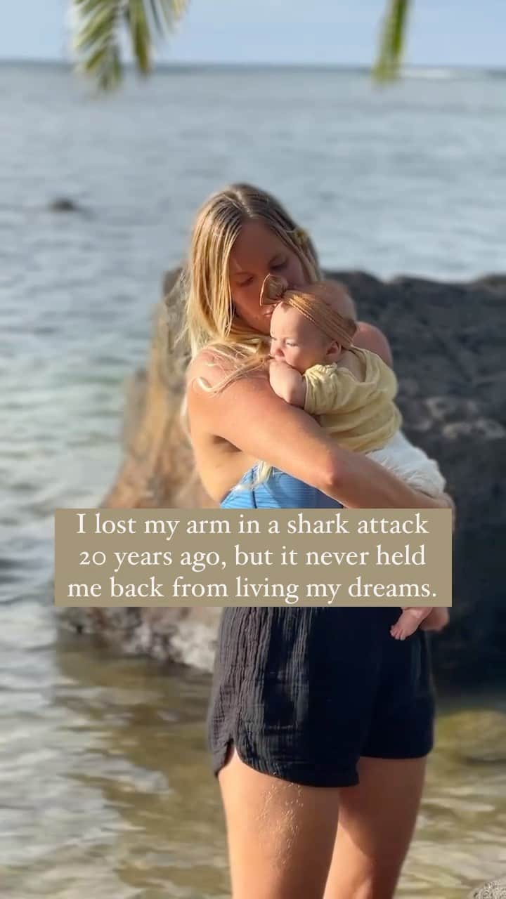 Bethany Hamiltonのインスタグラム：「This month marks 20 years since one of the most impactful moments of my life when a shark took my arm while on a surfing off the coast of Kauai, my birth place. Many people could look at the incident back in 2003 as a major setback for me, but God had so much in store for the future! 🤙🏼  It’s absolutely wild to think how my life started and where it is now and all the amazing yet challenging things in between. I didn’t wake up in the hospital thinking I was invincible and was gonna get back to surfing. After getting a hint of inspiration,  I had to dream it up, flip my mindset and be willing to do what I had not seen anyone else do.  This was a challenge to live in faith. And I am so glad I was willing to try and give it my best shot! 🙏🏼 Now I get to surf with my two eldest sons Tobias and Wesley and my hubby! I get to enjoy these sweet moments with my newborn daughter. There is so much to be grateful for, and these past 20 years have been filled with incredible moments and huge overcoming seasons. 💛  When you have your “Shark Attack” moments in life. I hope you’re willing to try, and give life your best shot! You too CAN OVERCOME!」