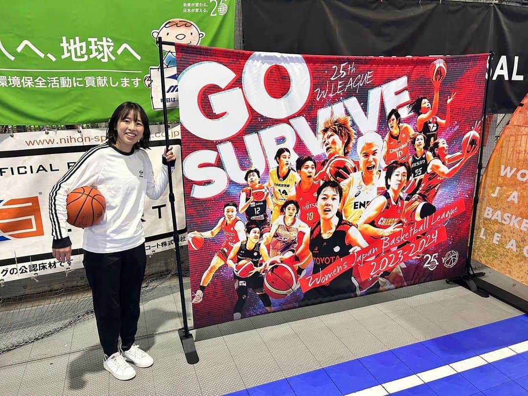 三好南穂さんのインスタグラム写真 - (三好南穂Instagram)「昨日は #スポーツの日 ⛹️‍♀️  私は調布市スポーツまつりに参加させていただきました！ あいにくの雨＋めちゃくちゃ寒かったにも関わらず、ご参加いただいたみなさま、ありがとうございます😊  バスケットボール教室とトークショー🏀🎤 元気いっぱいの子どもたちが可愛かったし、他競技の面白い話も聞けました。  いよいよWリーグも今週末に開幕🔥 調布市ではバスケもそうだし、色々なスポーツが開催されますよ〜 ぜひみんなで応援しましょう！」10月10日 7時54分 - i_am_miiiyooo