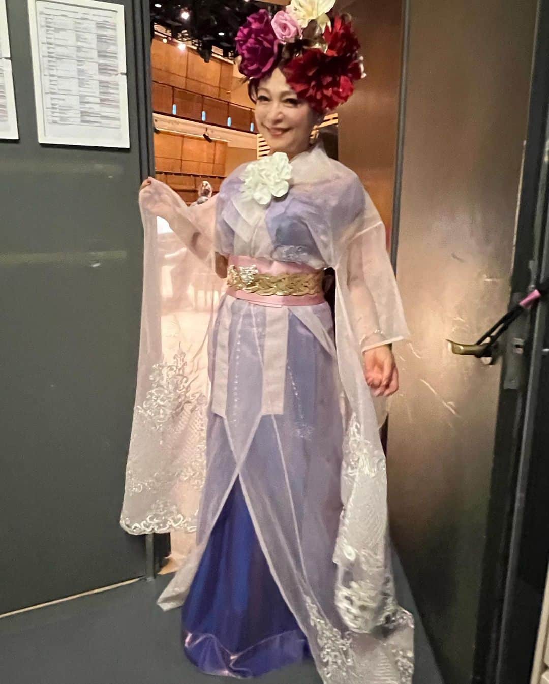 原めぐみさんのインスタグラム写真 - (原めぐみInstagram)「（原めぐみofficial） Carnegie Hall 出演時の 衣装とヘアースタイル 頭に花が咲きました^ ^  #原めぐみ #megumihara #carnegiehall」10月10日 7時58分 - meguming.h