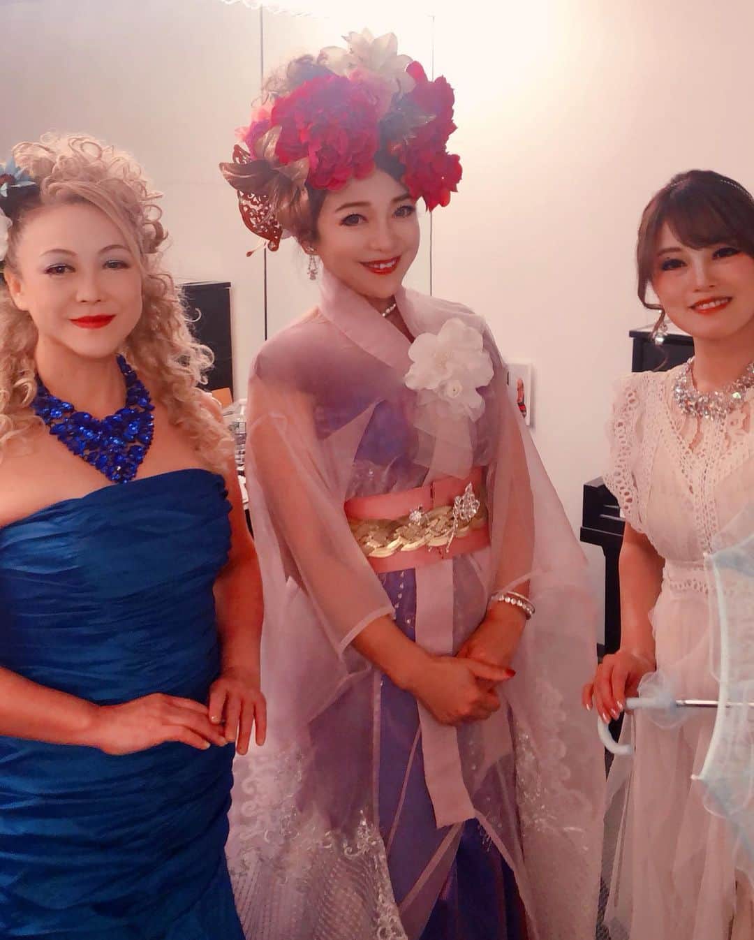 原めぐみさんのインスタグラム写真 - (原めぐみInstagram)「（原めぐみofficial） Carnegie Hall 出演時の 衣装とヘアースタイル 頭に花が咲きました^ ^  #原めぐみ #megumihara #carnegiehall」10月10日 7時58分 - meguming.h