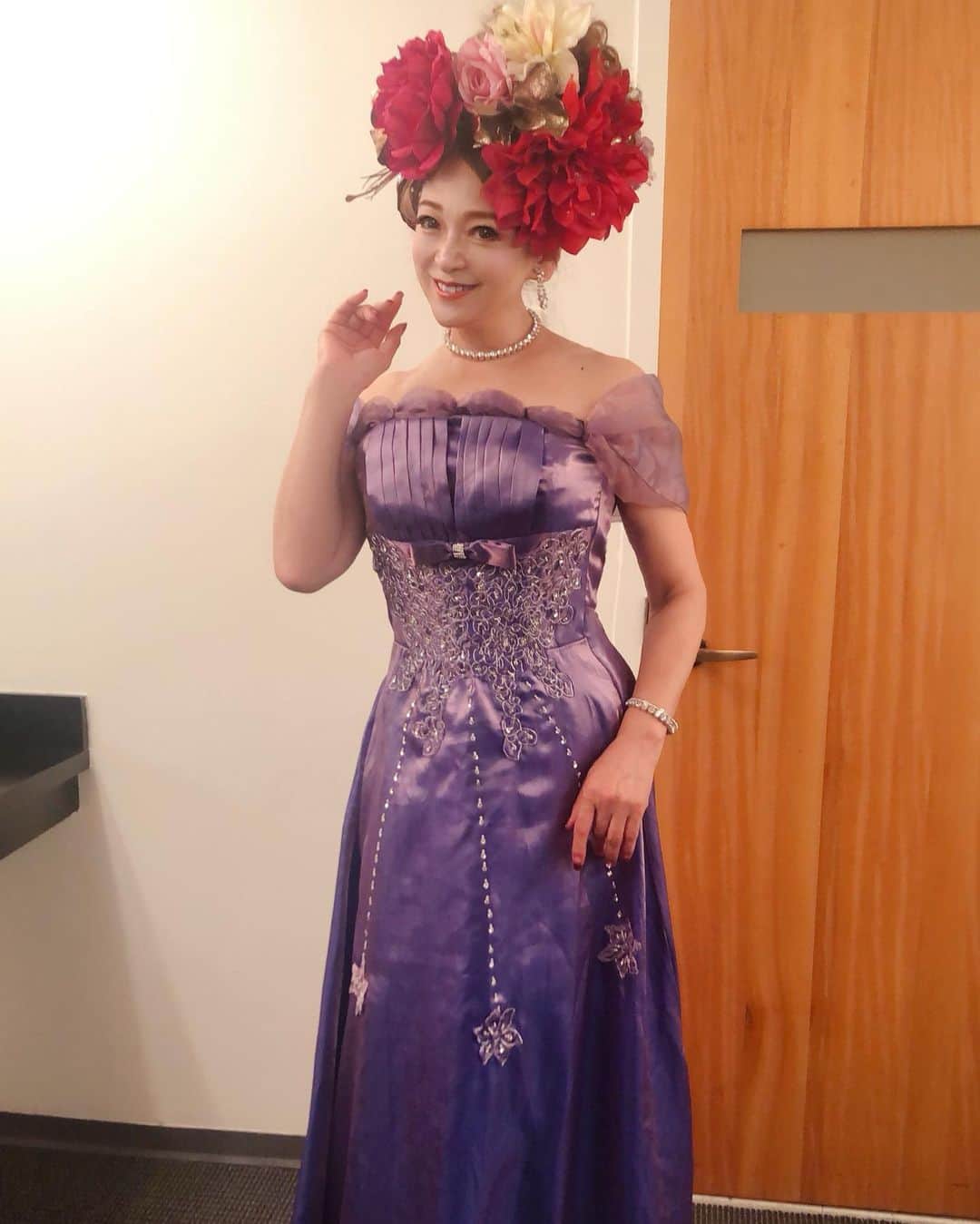 原めぐみさんのインスタグラム写真 - (原めぐみInstagram)「（原めぐみofficial） Carnegie Hall 出演時の 衣装とヘアースタイル 頭に花が咲きました^ ^  #原めぐみ #megumihara #carnegiehall」10月10日 7時58分 - meguming.h