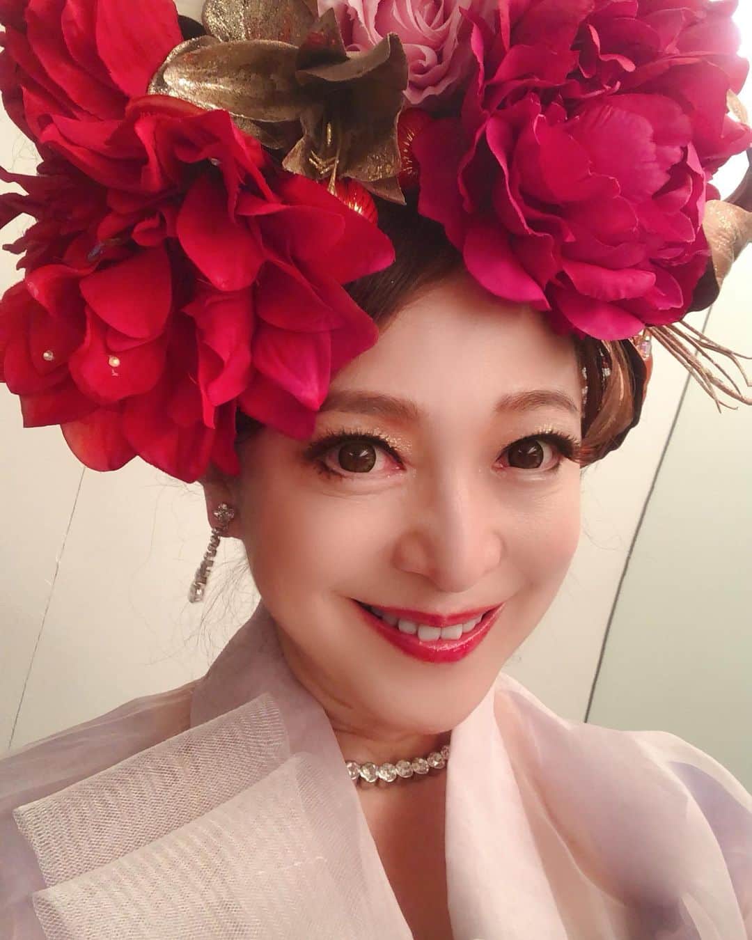 原めぐみさんのインスタグラム写真 - (原めぐみInstagram)「（原めぐみofficial） Carnegie Hall 出演時の 衣装とヘアースタイル 頭に花が咲きました^ ^  #原めぐみ #megumihara #carnegiehall」10月10日 7時58分 - meguming.h