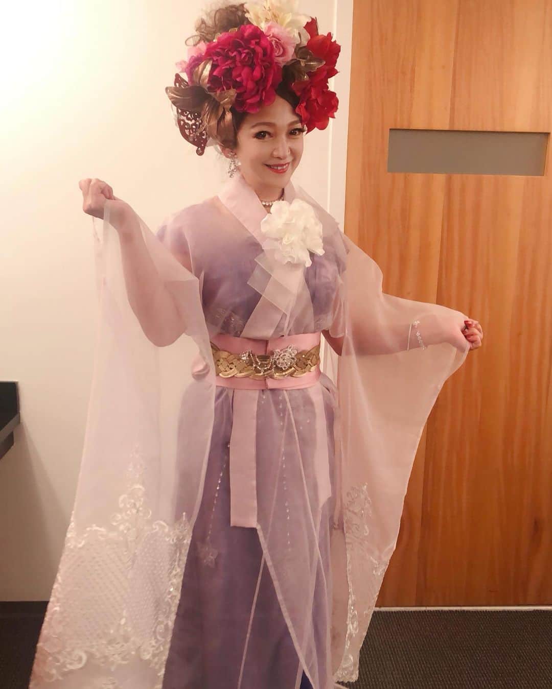 原めぐみさんのインスタグラム写真 - (原めぐみInstagram)「（原めぐみofficial） Carnegie Hall 出演時の 衣装とヘアースタイル 頭に花が咲きました^ ^  #原めぐみ #megumihara #carnegiehall」10月10日 7時58分 - meguming.h
