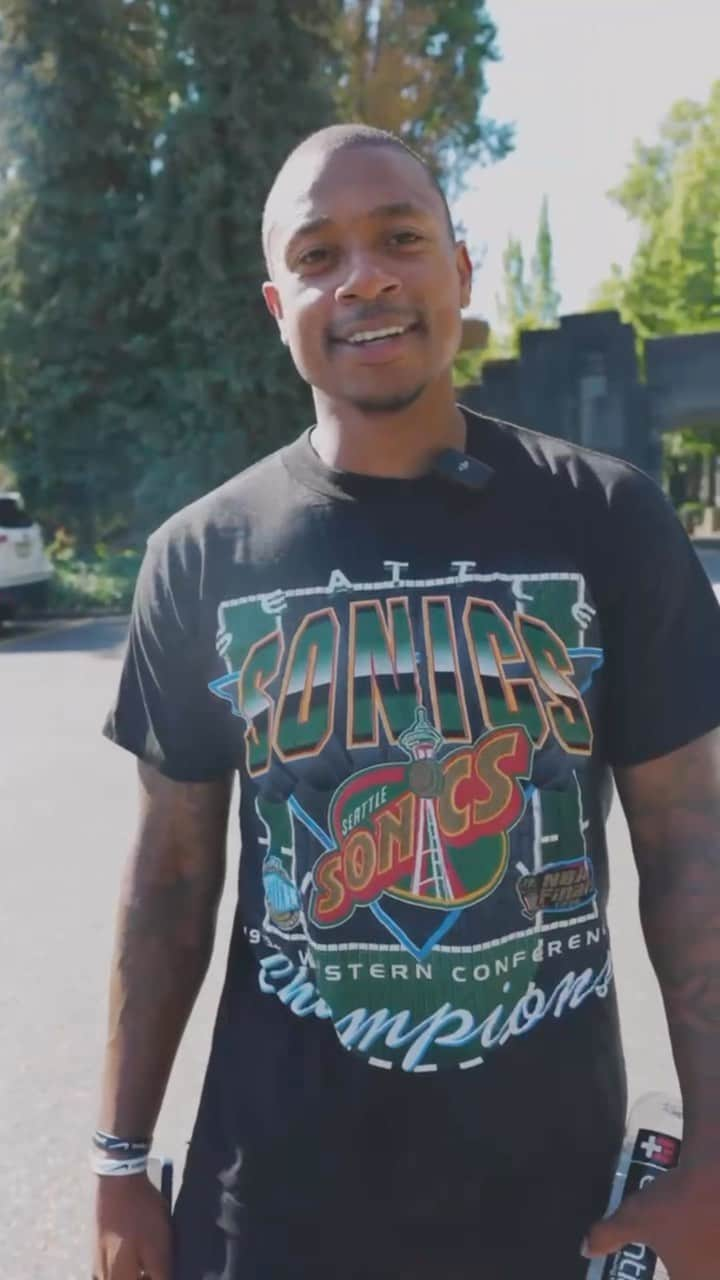 アイザイア・トーマスのインスタグラム：「We are a little under ✌️ weeks from #NBATipOff! In honor of this, we asked @IsaiahThomas to share his most memorable Tip-Off moment. Check out what Zeke had to say! 🙌💜 #WilsonBasketball #BondedByBall #NBA」