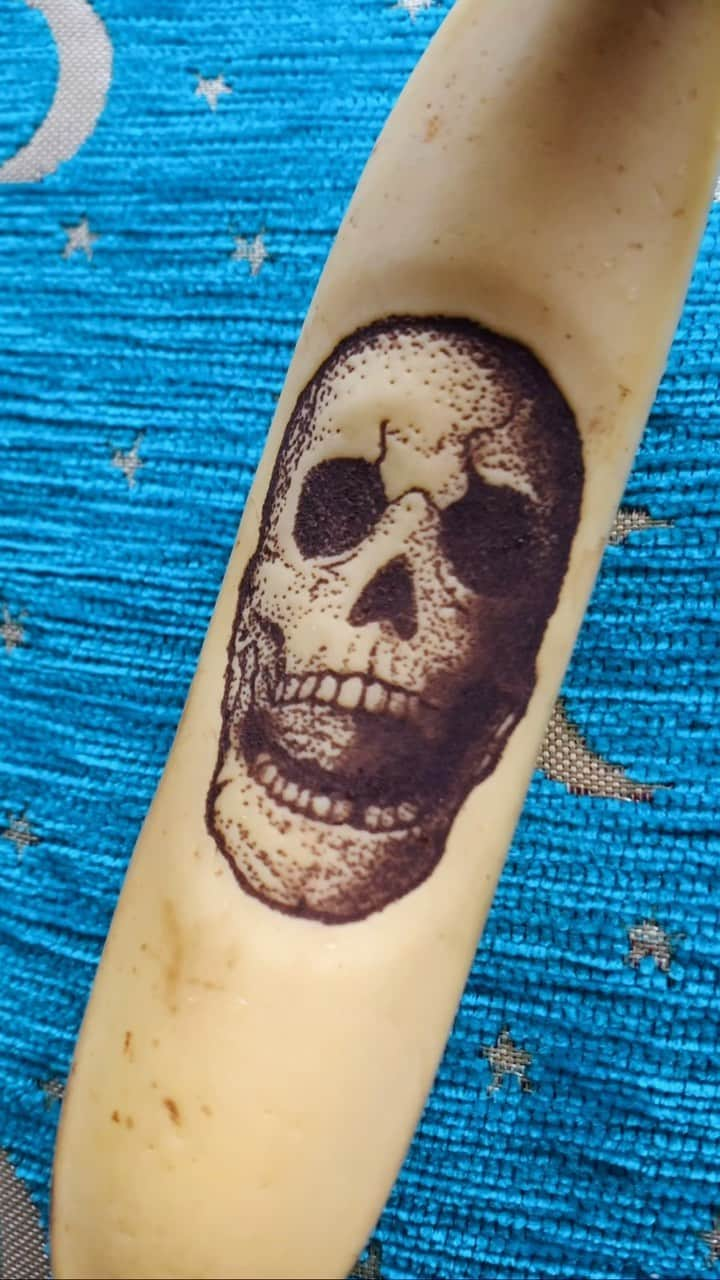 エンドケイプのインスタグラム：「#banana #bananaart #art #skull  #skullart #skulltattoo  #halloween  #バナナアート #ハロウィン」