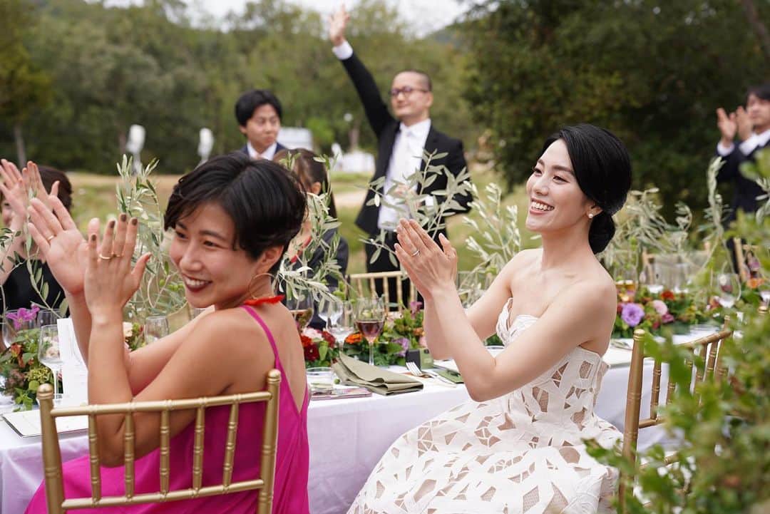黒沢祐子さんのインスタグラム写真 - (黒沢祐子Instagram)「Happy wedding🌿🫒🎸🎤  @masame_terume 👰‍♀️ @sachi___414 📷 @flowernoritake 🌼 @megumi_yoshii 💄  #work #yukowedding #shodoshima  #islandwedding」10月10日 8時28分 - yukowedding