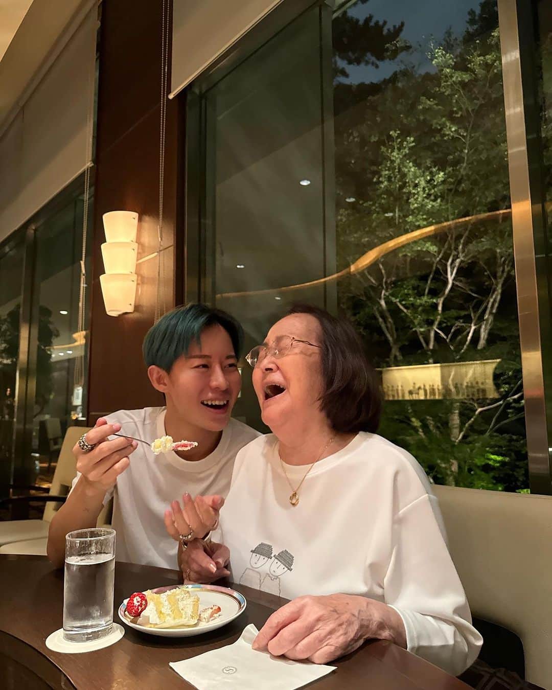 原口篤子さんのインスタグラム写真 - (原口篤子Instagram)「母の誕生日 どうか健やかにと心から願う日 いつも屈託の無い笑顔に癒される Happy birthday mommy 💕」10月10日 8時26分 - atsuko_dualview