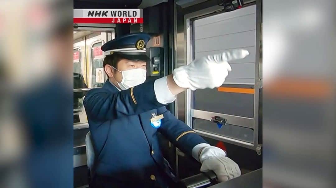 のインスタグラム：「What do train drivers eat for lunch in Japan!🚆🍜  Mr. Kawashima Naohiro used to be a train driver, but now he trains drivers!😆  His rail company’s office has a 24-hour cafeteria serving three meals a day.  A certified big eater, today, Mr. Kawashima says he will “control himself!”☺️ . 👉Watch｜Lunch ON! Lunchtime for the Train Driver｜NHK WORLD-JAPAN website.👀 . 👉Tap in Stories/Highlights to get there.👆 . 👉Follow the link in our bio for more on the latest from Japan. . 👉If we’re on your Favorites list you won’t miss a post. . . #lunch #lunchtime #japaneselunch #whatsforlunch #japanesefood #japanesefoodlovers #lunchinjapan #companylunch #japanesecompany #japanesecafeteria #mapotofu #ramen #railwayline #trainhistory #japanrailway #train #traindriver #lunchon #kanagawa #yokohama #nhkworldjapan #japan」