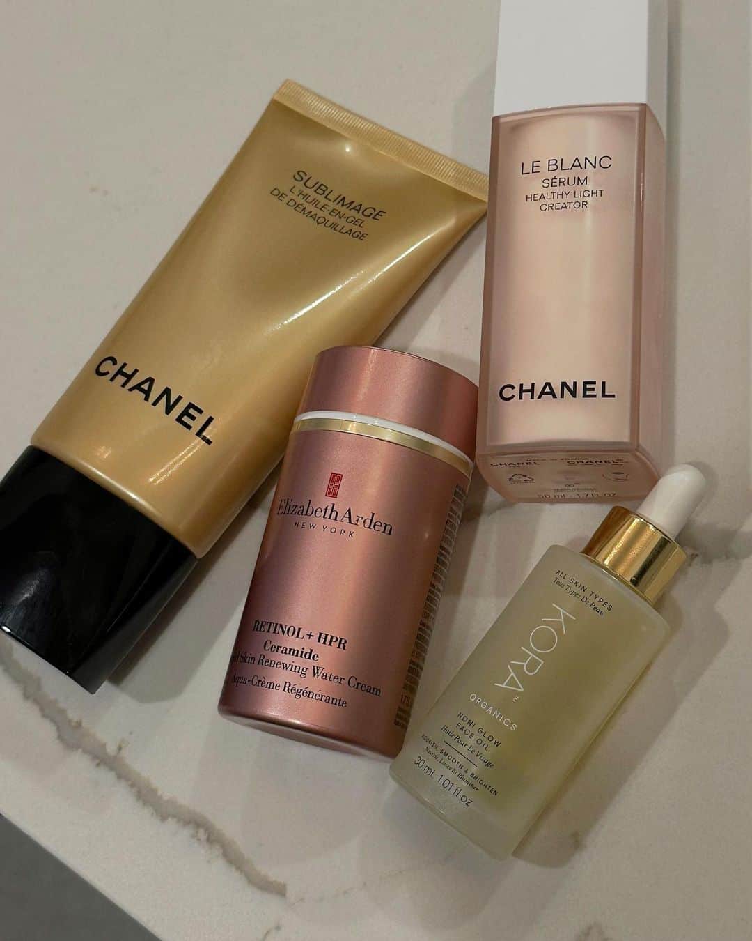Mara Teigenさんのインスタグラム写真 - (Mara TeigenInstagram)「Current night routine 🤍」10月10日 8時41分 - marateigen