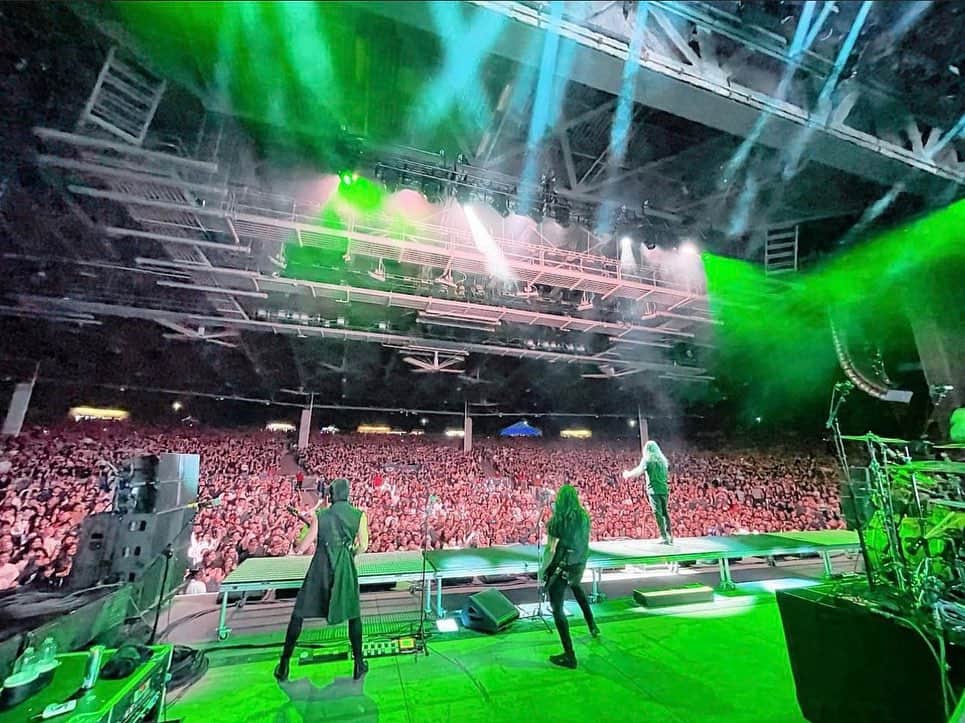 ロニー・ラドクのインスタグラム：「I know I’ve been posting the same photos over and over but these are different cities and they all need love, this rock n roll life never gets old.」