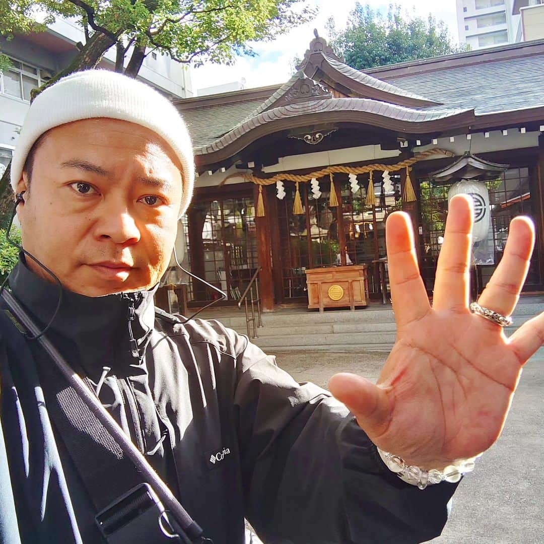 高井俊彦さんのインスタグラム写真 - (高井俊彦Instagram)「本日の朝活☀ 今年も #サムハラ神社 #関西最強パワースポット  さんに感謝の気持ちの提灯をさせて頂きました⛩️🙏 全員笑顔に☺⤴️⤴️⤴️」10月10日 9時03分 - takai_toshihiko