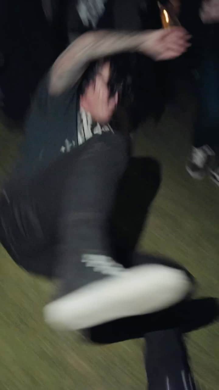 スリーピング・ウィズ・サイレンスのインスタグラム：「Rolling into Monday with @kellinquinn like… 🎥: @nickalausstafford」