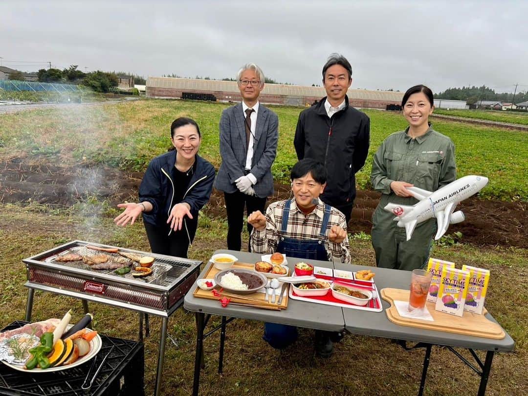 依田司さんのインスタグラム写真 - (依田司Instagram)「10月10日（火） 成田空港から車で１０分のところにあるＪＡＬの農園『JAL Agriport（JAL・アグリポート）』から。 JAL Agriportでは千葉県下の各地域と連携し、農業を通して地域や人との繋がりを深める取り組みを進めています。 園内では季節ごとに果物や野菜をご自身で育てたり収穫したりすることができます。 また、園の敷地内にあるレストラン『御料鶴（ごりょうかく）』では、畑で獲れた野菜や果物をはじめ、地域の食材を使った料理やBBQの他、JAL機内や空港ラウンジでしか飲食ができなかった機内食やリピート率約100%のビーフカレーなどの食事も楽しむ事ができます。 １０月に入り『さつま芋掘り』の収穫体験も始まりました。どなたでもご利用可能。秋の行楽におすすめです。  #JALアグリポート #依田さん #依田司 #お天気検定 #テレビ朝日 #グッドモーニング #気象予報士 #お天気キャスター #森林インストラクター #グリーンセイバーアドバンス #プロジェクトワイルド #IPCC伝導者 #japan #japantrip #japantravel #unknownjapan #japanAdventure #japanlife #lifeinjapan #instagramjapan #instajapan #療癒 #ilovejapan #weather #weathercaster #weatherforecast」10月10日 9時09分 - tsukasa_yoda