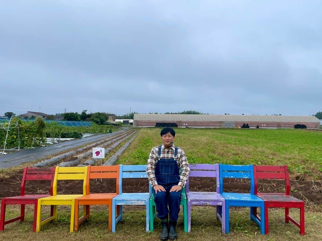 依田司さんのインスタグラム写真 - (依田司Instagram)「10月10日（火） 成田空港から車で１０分のところにあるＪＡＬの農園『JAL Agriport（JAL・アグリポート）』から。 JAL Agriportでは千葉県下の各地域と連携し、農業を通して地域や人との繋がりを深める取り組みを進めています。 園内では季節ごとに果物や野菜をご自身で育てたり収穫したりすることができます。 また、園の敷地内にあるレストラン『御料鶴（ごりょうかく）』では、畑で獲れた野菜や果物をはじめ、地域の食材を使った料理やBBQの他、JAL機内や空港ラウンジでしか飲食ができなかった機内食やリピート率約100%のビーフカレーなどの食事も楽しむ事ができます。 １０月に入り『さつま芋掘り』の収穫体験も始まりました。どなたでもご利用可能。秋の行楽におすすめです。  #JALアグリポート #依田さん #依田司 #お天気検定 #テレビ朝日 #グッドモーニング #気象予報士 #お天気キャスター #森林インストラクター #グリーンセイバーアドバンス #プロジェクトワイルド #IPCC伝導者 #japan #japantrip #japantravel #unknownjapan #japanAdventure #japanlife #lifeinjapan #instagramjapan #instajapan #療癒 #ilovejapan #weather #weathercaster #weatherforecast」10月10日 9時09分 - tsukasa_yoda