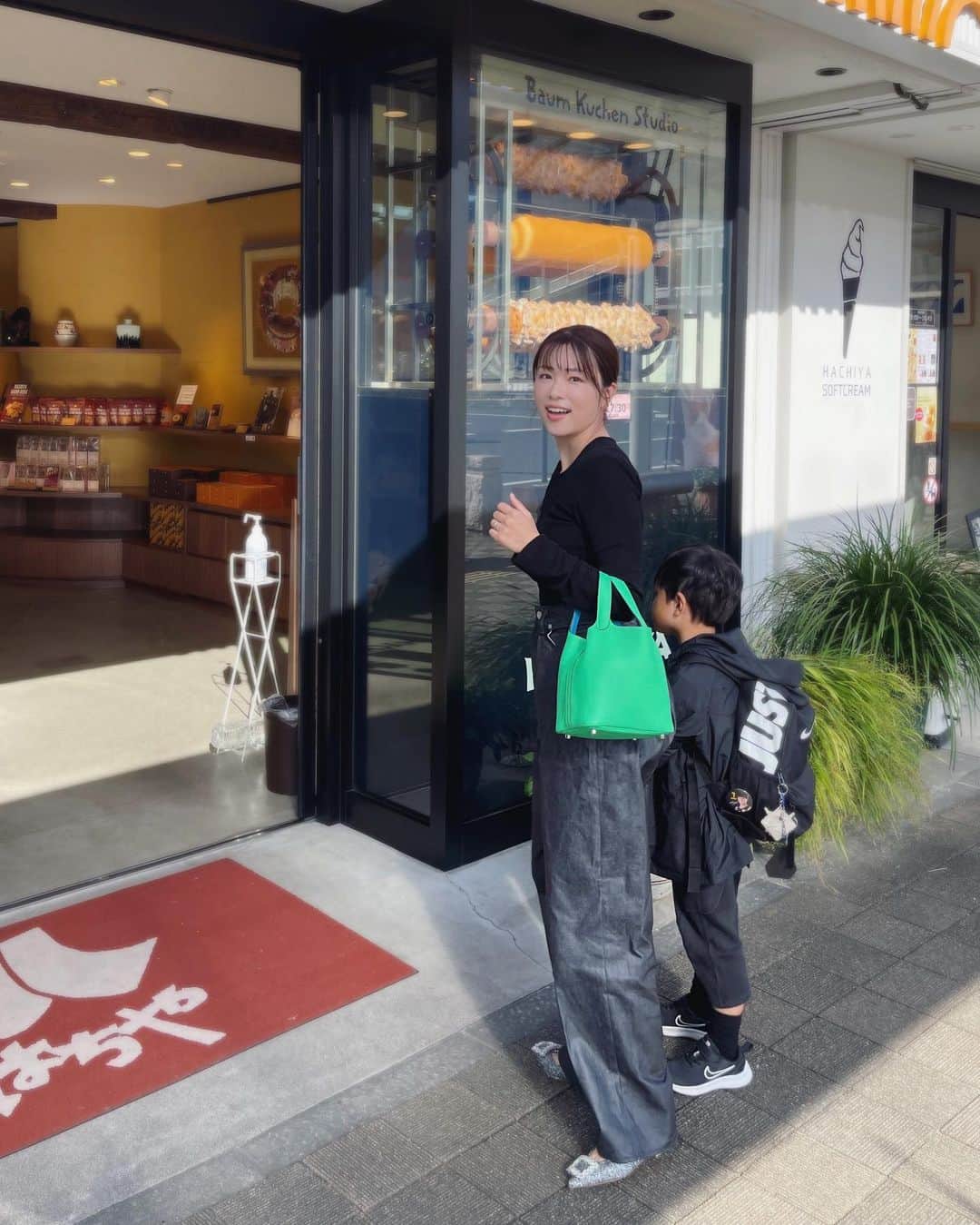 本田朋子さんのインスタグラム写真 - (本田朋子Instagram)「鬼怒川。 とても久しぶりに訪れました。 旅先で必ず食べたくなるソフトクリーム。 はちやカフェのソフトクリームも美味でした♡ HACHIYAでは、昔男気じゃんけんのロケでお世話になったなぁ...懐かしい。  #鬼怒川　 #鬼怒川温泉 #HACHIYA #はちやカフェ  #ソフトクリーム」10月10日 9時15分 - tomoko_honda_official_phonics