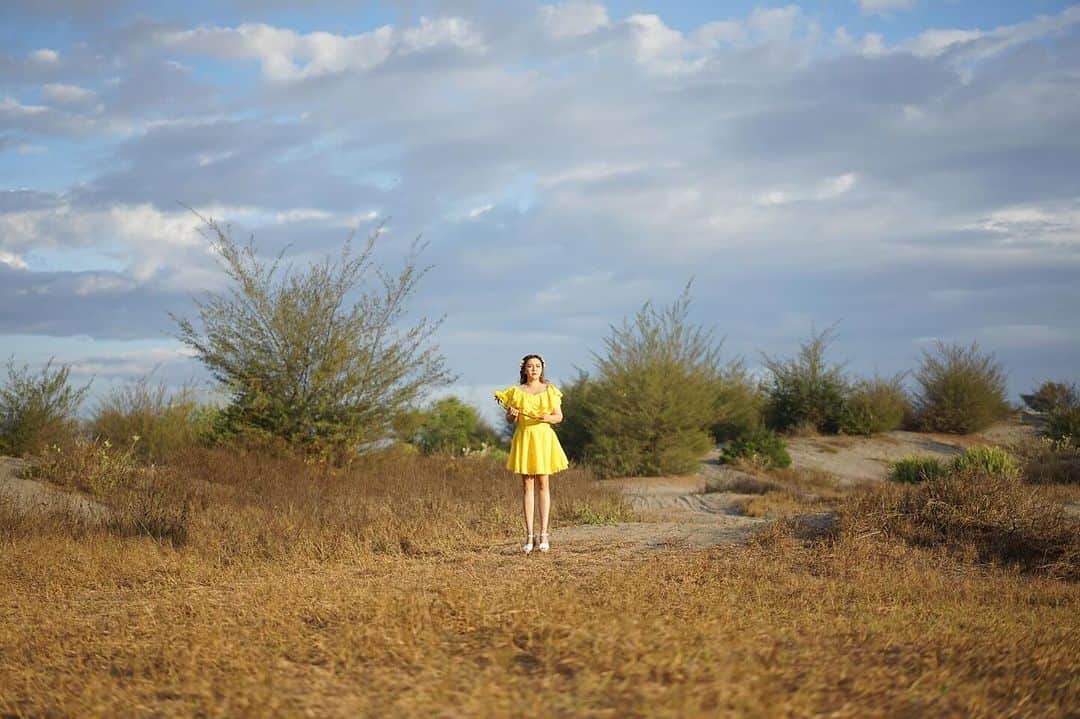 Vicky Shuのインスタグラム：「Apa nih apa nih 💛🌻🌞  YTTA  #sunshine #vickyshusunshine #perjalananvickyshu」