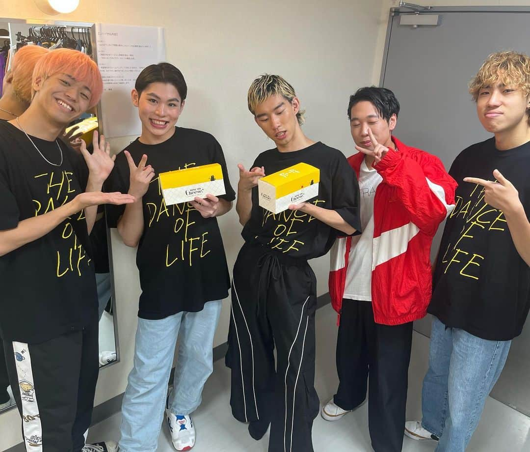 tsmshibuya_datokyoさんのインスタグラム写真 - (tsmshibuya_datokyoInstagram)「. 5月から行われていた角松敏生さんのLIVEツアー 「TOSHIKI KADOMATSU Performance 2023 “THE DANCE OF LIFE Ⅱ”」、 そして9月に開催されたTOSHIKI KADOMATSU presents MILAD 2  「THE DANCE OF LIFE 〜Final Chapter〜」 アンサンブルダンサーとして合計12名の学生が出演しました！ 歴代の卒業生の活躍が引き継がれています🥰 . 今年も沢山お世話になりました！次世代へ続け✨  #角松敏生 #MILAD #国際フォーラム #LIVE #ダンサー　  #俳優 #俳優志望 #ミュージカル #ミュージカル俳優 #声優 #声優志望 #ダンス #ダンサー #テーマパーク #テーマパークダンス #テーマパークダンサー #オープンキャンパス #ljk #高校生 #高3 #高３ #高2 #高２ #進路 #進路相談 #進路選択 #進路選び #進路ガイダンス #渋谷」10月10日 9時39分 - datokyo_tsmshibuya