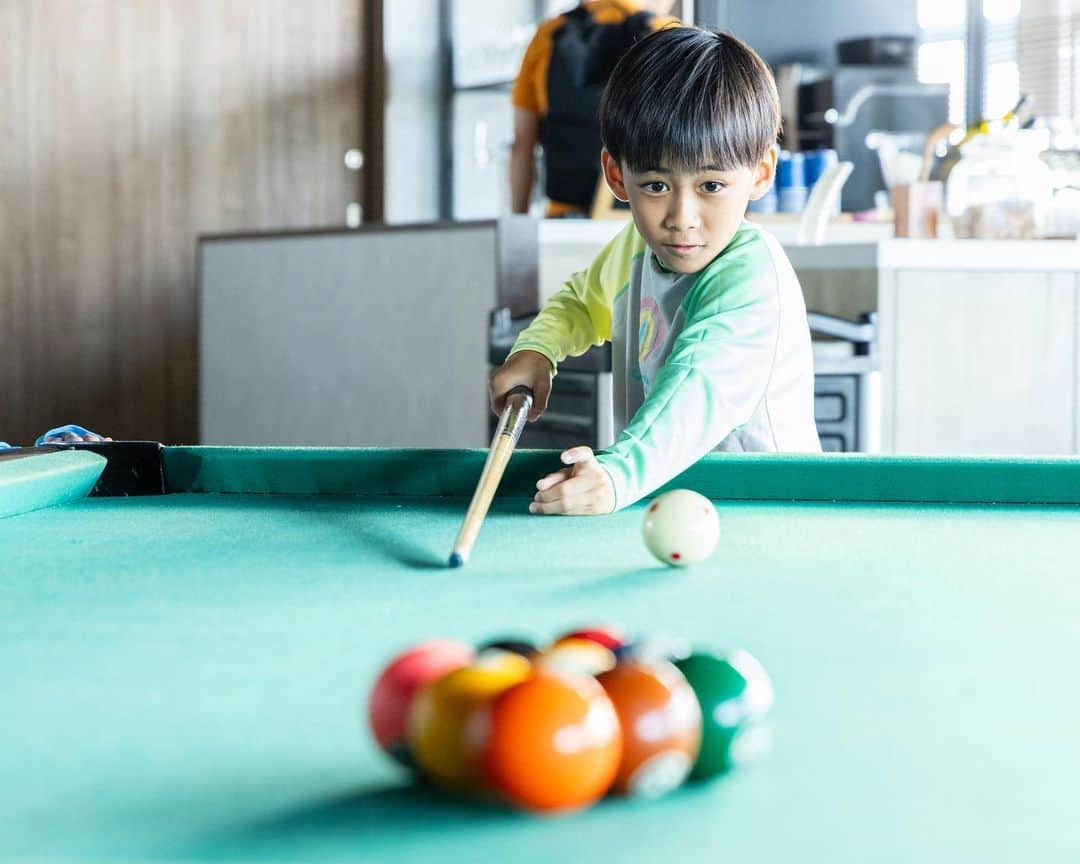 セソコマサユキさんのインスタグラム写真 - (セソコマサユキInstagram)「そんなわけで初めてのビリヤード。初めてのダーツ。  #沖縄 #移住 #子育て #やんばる #沖縄旅行 #TWINLINEHOTELYANBARU #沖縄リゾート #沖縄北部 #名護 #yanbaru #ビリヤード #ダーツ」10月10日 9時35分 - sesokomasayuki