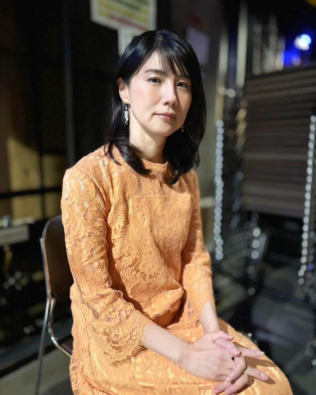 中江有里のインスタグラム：「前日、静岡県沼津市、沼津市民大学にて講演しました。 秋は読書にまつわる講演が増えます。  登壇前、ちょっと眠そうな顔。眠くないのに😆  #中江有里」