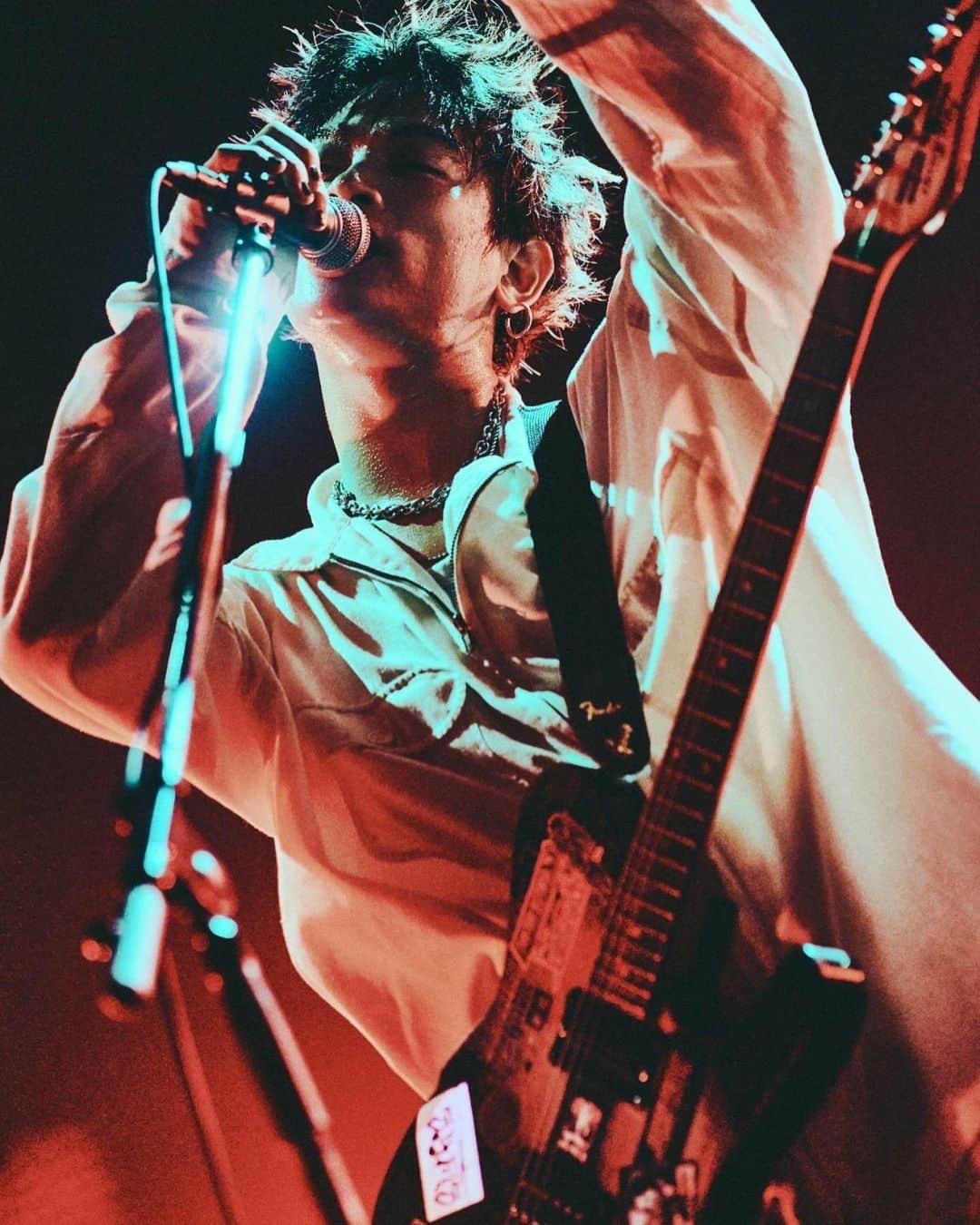 のインスタグラム：「Nothing's Carved In Stone 15th Anniversary Tour 〜Hand In Hand〜 なんでもっと早く対バンしやんかったんやろ。めっちゃ素敵な対バンだった。爆発頭で挑みました笑 @ryotarokawashima_rcn」