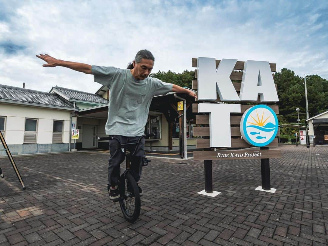 宇野陽介さんのインスタグラム写真 - (宇野陽介Instagram)「兵庫県加東市　自転車の街　として、現在積極的にBMXもPRして頂いてます🙏  @katokanko の皆さんいつも応援ありがとうございます📣  サイクリング以外にも、沢山の綺麗なスポットが沢山存在する加東市。BMXや、ロード、MTB、グラベルetc  自転車で、綺麗な景色と自然是非体感して下さい。  photo by @sk131043   #aresbikes #bmx #freestyle #flatland #自転車 #サイクリング #加東市　 #兵庫県 #c3jamkato  #c3jam #photography  #lumixjapan  #lumix #lumixphotography  #iphone15promax」10月10日 9時47分 - yorkuno