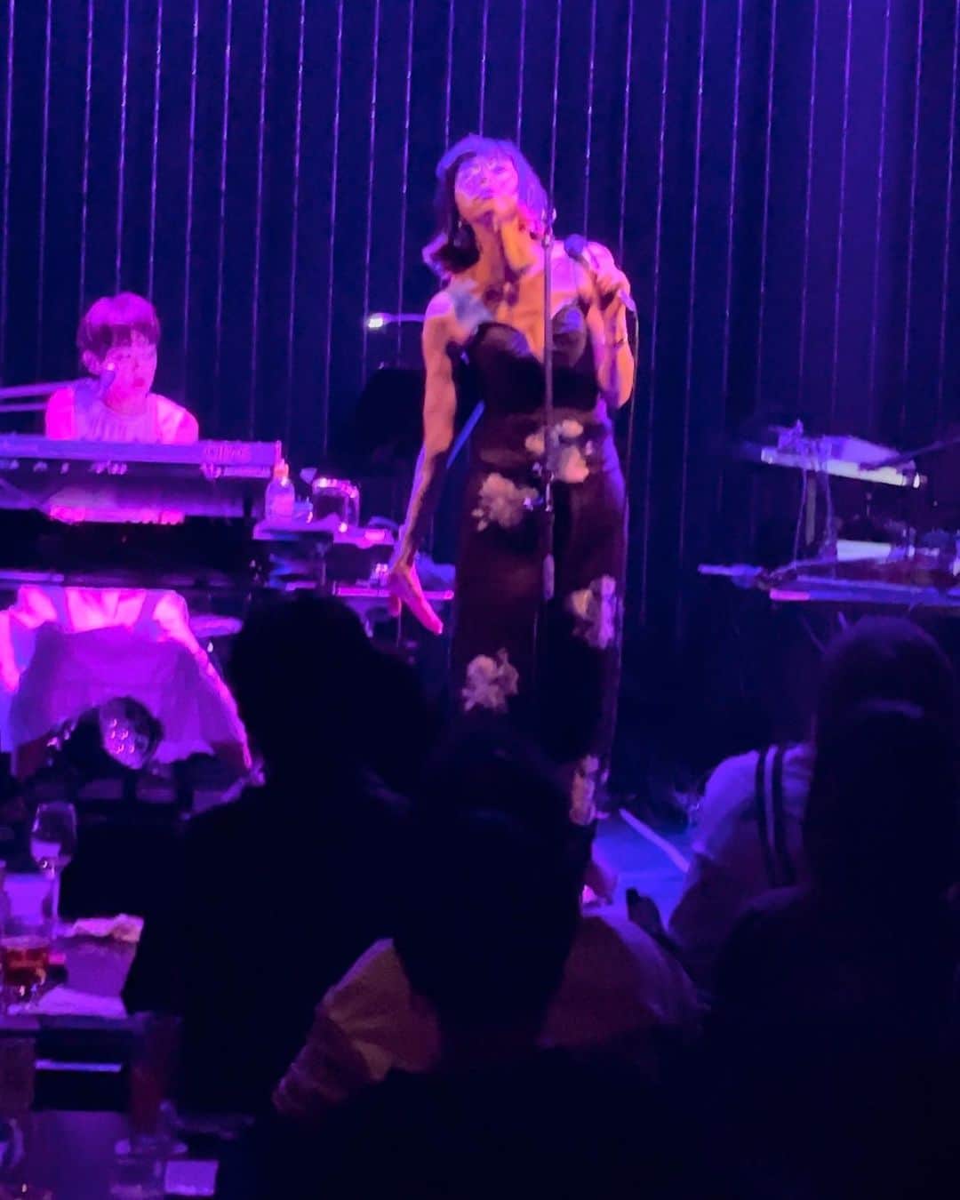 UAさんのインスタグラム写真 - (UAInstagram)「Billboard Live Osaka On 2nd Stage   ナニワの夜はおもろファンキー、だんだんじりじりしちゃいます。  @shuta_nishida @chikuunikun @sudumasa @oioiiioiooi @tmknd1209 @igacco #小田朋美 @tanakadaisuke_official  @nuetag.shop @remitakenouchi @noboruok @twiggy_mihomatsuura  @billboardlive_osaka  #ua#ウーア」10月10日 9時44分 - ua_japonesiansinger_official