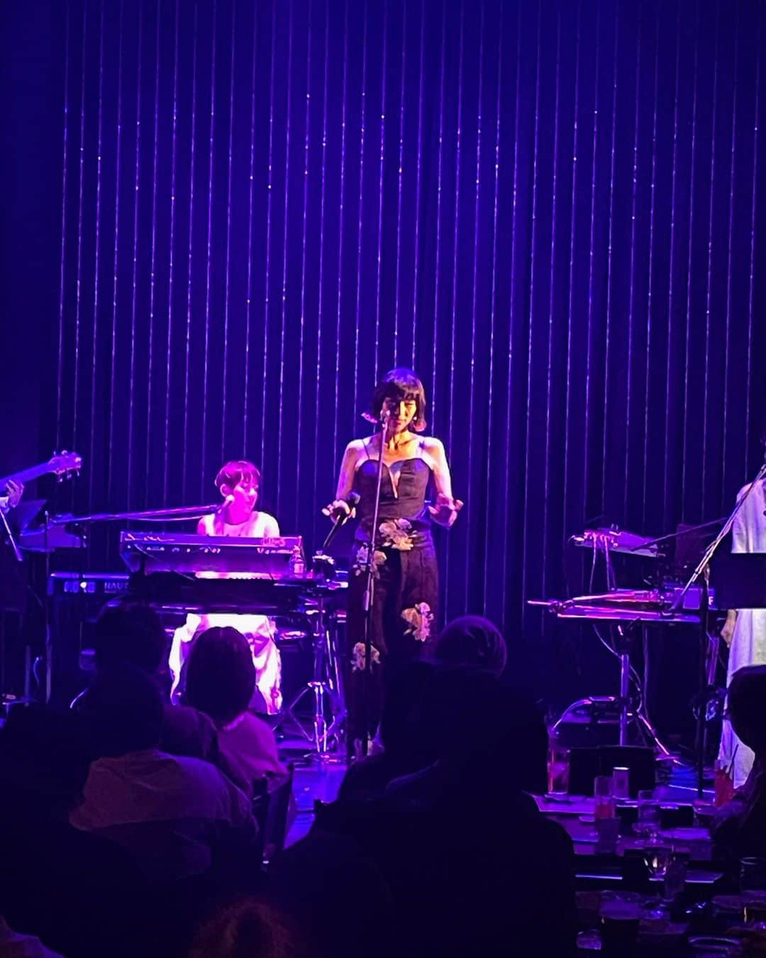 のインスタグラム：「Billboard Live Osaka On 2nd Stage   ナニワの夜はおもろファンキー、だんだんじりじりしちゃいます。  @shuta_nishida @chikuunikun @sudumasa @oioiiioiooi @tmknd1209 @igacco #小田朋美 @tanakadaisuke_official  @nuetag.shop @remitakenouchi @noboruok @twiggy_mihomatsuura  @billboardlive_osaka  #ua#ウーア」