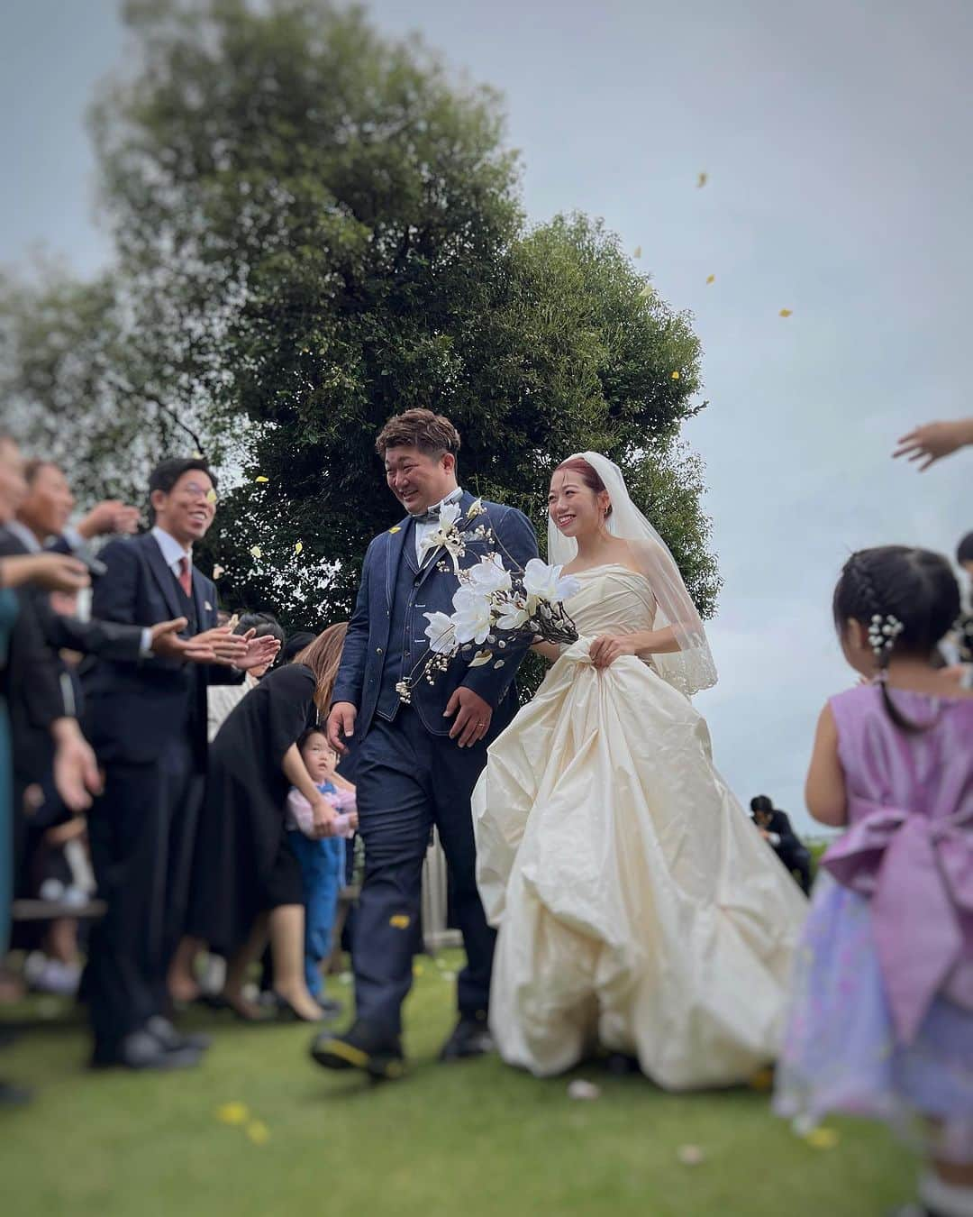 みらいにすたさんのインスタグラム写真 - (みらいにすたInstagram)「Happy wedding 🕊️🌿 . まいらしい結婚式で美しかった🥹🫶🏼おめでとう❣️ . . #wedding」10月10日 9時46分 - mirainista