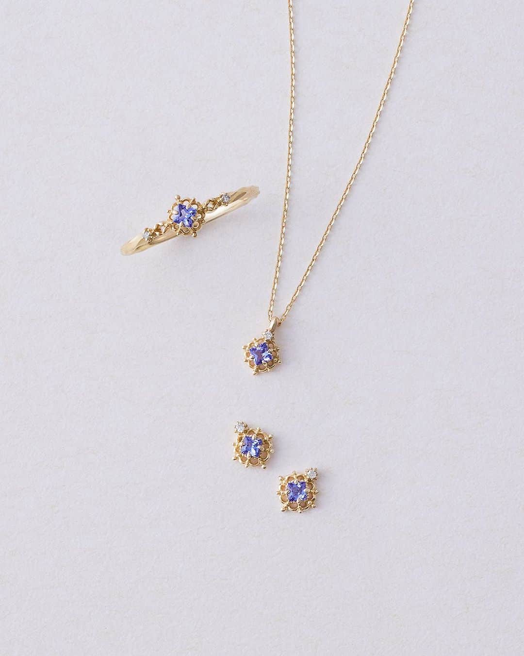 nojess_officialさんのインスタグラム写真 - (nojess_officialInstagram)「【2023 Winter Collection】 ヨーロッパで古くから愛される菫（すみれ）の芳香。 清らかな香りが優しく広がる様子を菫色のタンザナイトを用いてデザインに落とし込みました。  #nojess #accessories #jewelry #ring #pierce #necklace #limitededition #ノジェス #アクセサリー #ジュエリー #リング #ピアス #ネックレス #マイノジェス #ギフト #プレゼント #ご褒美ジュエリー #華奢ジュエリー #タンザナイト #ダイヤモンド」10月10日 9時50分 - nojess_official