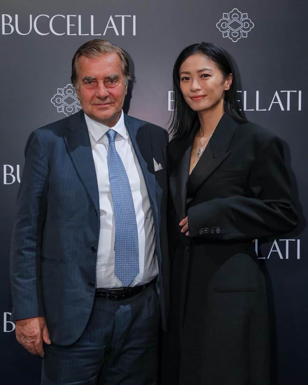 榮倉奈々さんのインスタグラム写真 - (榮倉奈々Instagram)「buccellatiの金細工の美しさ…  @buccellatimilan #buccellati #pr」10月10日 10時00分 - nana_eikura