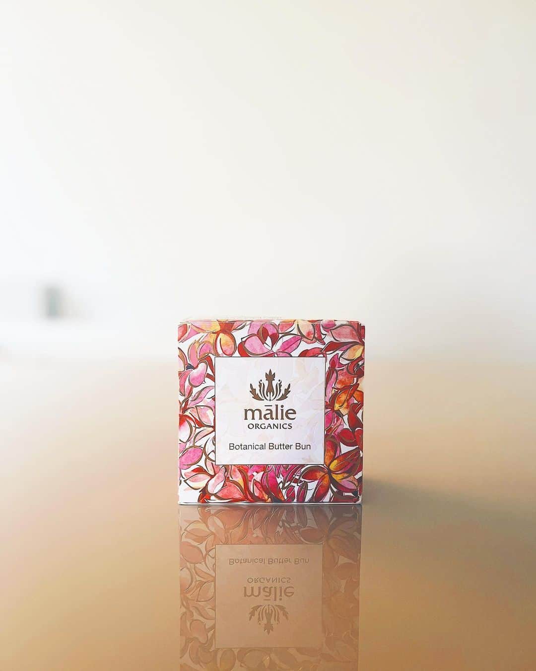 のインスタグラム：「・ ハワイのオーガニック・ビューティーブランド 「Malie Organics 」が 明日2023/10/11(水)～10/24(火)まで、札幌大丸にて期間限定のPOP UPイベントを開催🌺 @malieorganicsjp  ㅤㅤㅤㅤㅤㅤㅤㅤㅤㅤㅤㅤㅤ 札幌にやってくるよ🥹🤙🏻💚 ㅤㅤㅤㅤㅤㅤㅤㅤㅤㅤㅤㅤㅤ マリエオーガニクスは、「ピンクパレス」の愛称で愛されるロイヤルハワイアンホテルをはじめ ハワイの多くの有名ホテルやスパで愛用されていて、植物の香りを通してハワイの美しく雄大な自然と優雅なライフスタイルを体験できるブランドです✨  今回おすすめのバターバンで身体を洗うとお肌がしっとりツヤっとしました🥹✨ ㅤㅤㅤㅤㅤㅤㅤㅤㅤㅤㅤㅤㅤ ビタミンが豊富なマンゴーバターや保湿力が高いカカオバター、紫外線から肌を守るターメリックなどの成分がたっぷりのプロダクトです✨ ㅤㅤㅤㅤㅤㅤㅤㅤㅤㅤㅤㅤㅤ あたしはプルメリアという香りにしたんだけど、ハワイアンレイに使用される伝統的なお花で気持ちを高める効果もあるみたいです✨ ㅤㅤㅤㅤㅤㅤㅤㅤㅤㅤㅤ ㅤㅤㅤㅤㅤㅤㅤㅤあたしもポップアップに行って ハワイを感じてこようと思います🥹✨ #マリエオーガニクス #バターバン #大丸札幌 #pr ㅤㅤㅤㅤㅤㅤㅤㅤㅤㅤㅤㅤㅤ」