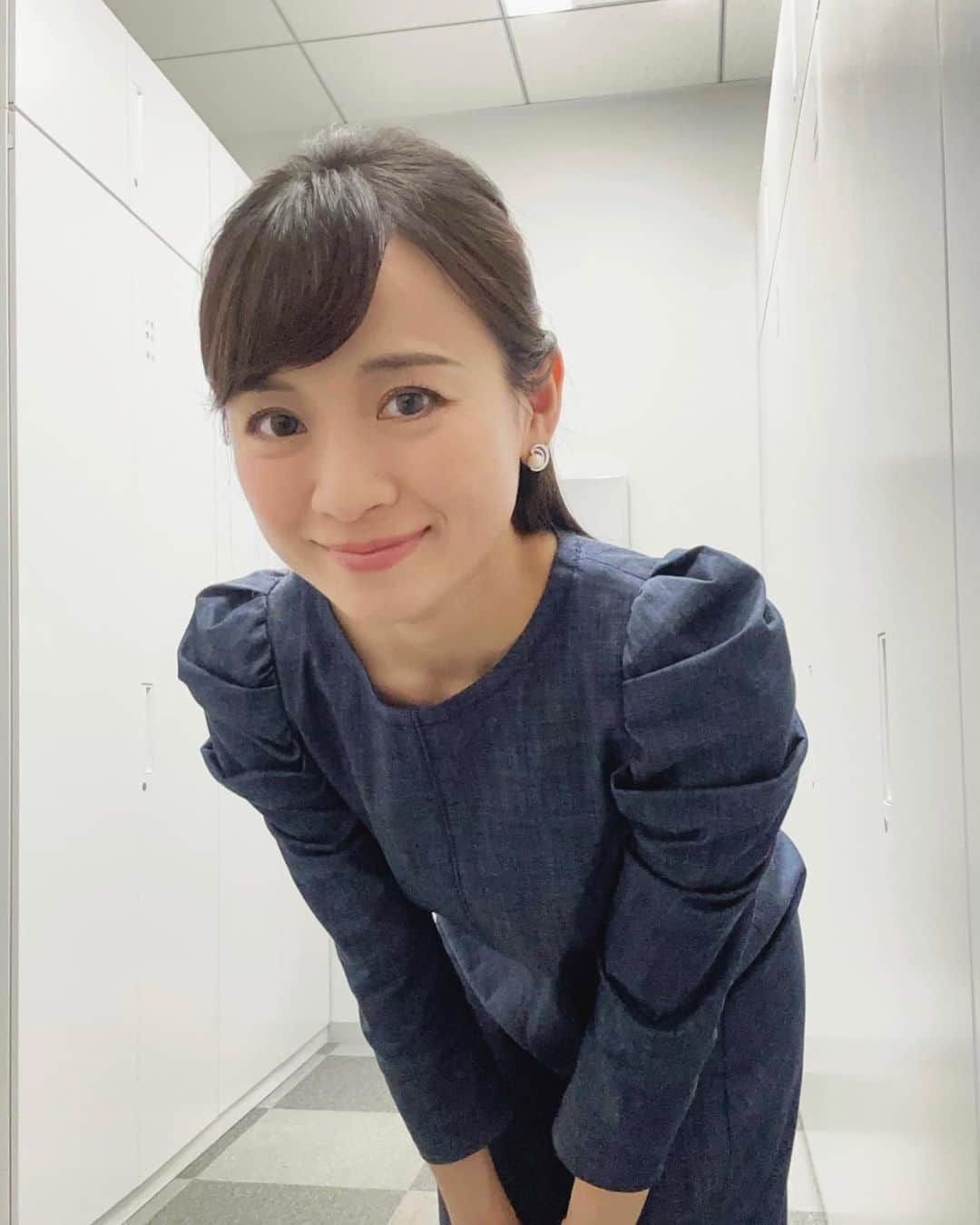 繁田美貴さんのインスタグラム写真 - (繁田美貴Instagram)「*＊ 連休明け、 無理はし過ぎず ぼちぼちと頑張っていきましょー☆ 今週もよろしくお願い致します！ #昼サテ (平日11:13〜) #絶賛準備中🐻‍❄️ #先週火曜の #衣装 #アナウンサー衣装 Dress #CELFORD」10月10日 10時15分 - handa_miki