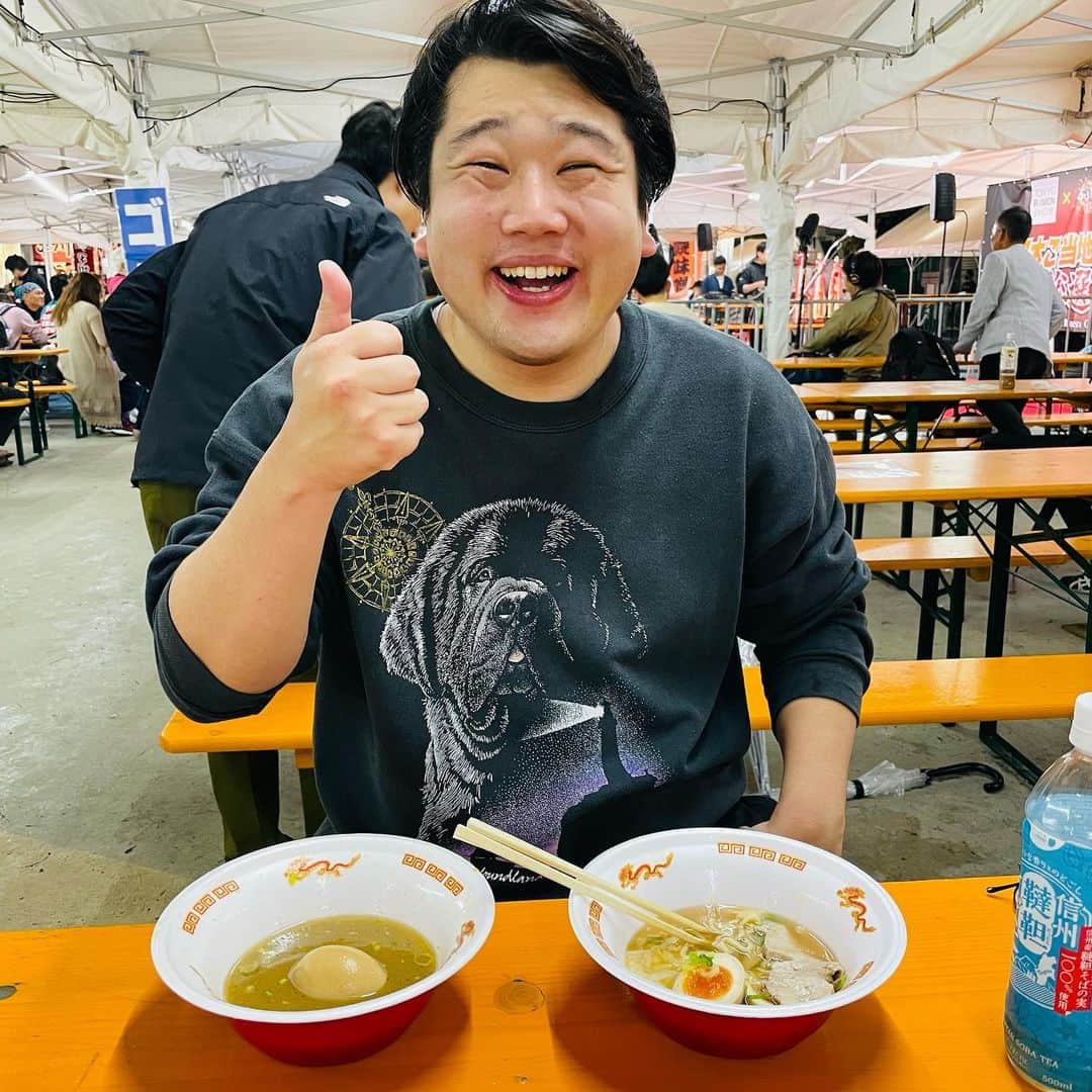 パーマ大佐さんのインスタグラム写真 - (パーマ大佐Instagram)「昨日は、千葉県立保健医療大学のいずみ祭で太田プロ出張ライブでした！ ネタ見てくれた皆さんありがとうございました😌  終わりでモシモシとご飯✨  #パーマ大佐  #千葉県立保健医療大学  #いずみ祭  #MC初々しかった  #繋ぎのうんち  #サノライブ  #サルベース  #ストレッチーズ  #仲良しの  #モシモシ  #あきちゃんと  #まぐろと  #ご飯  #新宿  #新仙  #その後は  #大久保公園  #日本ご当地ラーメン総選挙  #2杯食い  #オレの青春ラーメン  #酒田のワンタンメン  #美味かった」10月10日 10時25分 - pa_mataisa