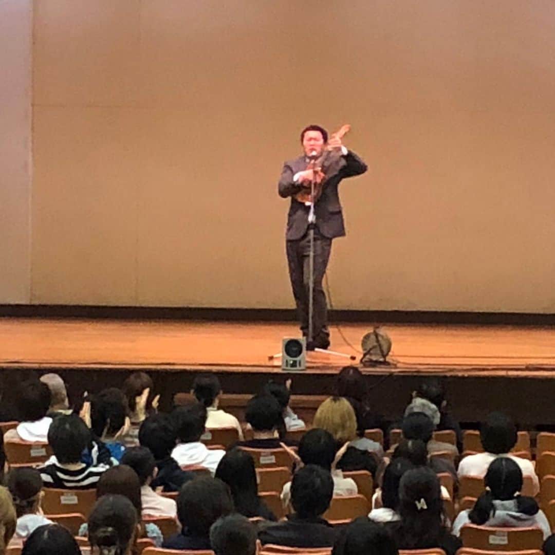 パーマ大佐さんのインスタグラム写真 - (パーマ大佐Instagram)「昨日は、千葉県立保健医療大学のいずみ祭で太田プロ出張ライブでした！ ネタ見てくれた皆さんありがとうございました😌  終わりでモシモシとご飯✨  #パーマ大佐  #千葉県立保健医療大学  #いずみ祭  #MC初々しかった  #繋ぎのうんち  #サノライブ  #サルベース  #ストレッチーズ  #仲良しの  #モシモシ  #あきちゃんと  #まぐろと  #ご飯  #新宿  #新仙  #その後は  #大久保公園  #日本ご当地ラーメン総選挙  #2杯食い  #オレの青春ラーメン  #酒田のワンタンメン  #美味かった」10月10日 10時25分 - pa_mataisa