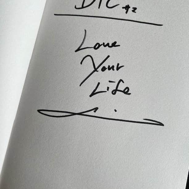 スピルリナのDICライフテック株式会社さんのインスタグラム写真 - (スピルリナのDICライフテック株式会社Instagram)「「超ミニマル・ライフ」の刊行記念トークイベントで四角大輔さんにお会いしました💙 もともとサプリメントを不要とされている四角さんが選ぶ非常時用としてスピルリナナチュラルを紹介してくださっています！  この本、読んだ後、確実に「心が軽くなる良い変化」が生まれます！お勧めです！  #四角大輔さん #超ミニマル・ライフ #スピルリナナチュラル #スピルリナ #spirulina #DIC #Earthrise #DICライフテック」10月10日 10時29分 - dic_spirulina