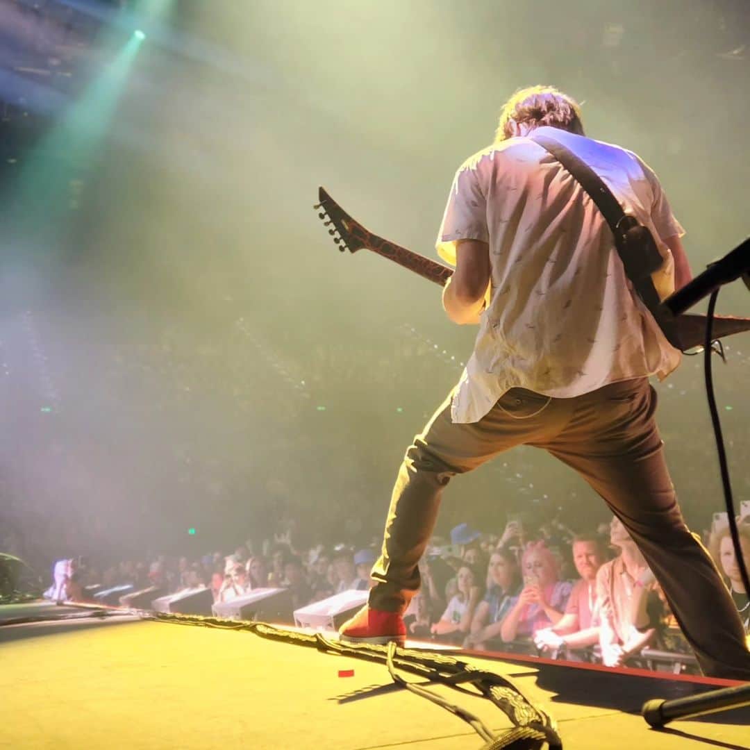 リヴァース・クオモさんのインスタグラム写真 - (リヴァース・クオモInstagram)「10-8-23 Brisbane, QLD, AUS. A fantastic way to end our mini tour in Australia. You all are legends. Thank you to everyone who took such good care of us over the last week. We can't wait to come back again soon.」10月10日 10時38分 - rivers_cuomo