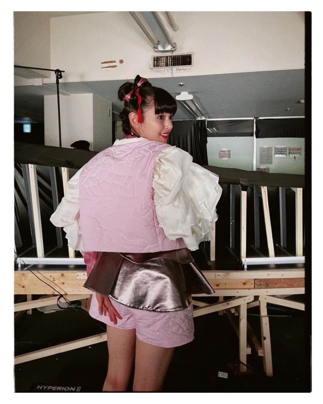 夏子さんのインスタグラム写真 - (夏子Instagram)「. 「時をかけるな恋人たち」 今夜11時からスタート！  お騒がせ未来人、リリリーです。💫  @kadora_11」10月10日 21時30分 - natsuko93_official